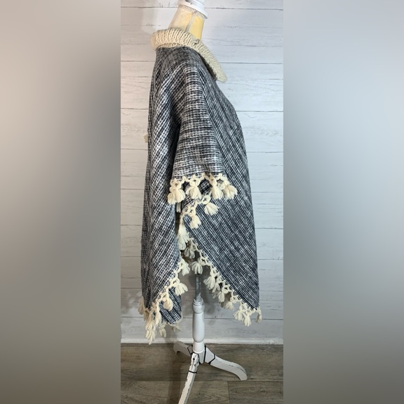 Womens fringe shawl poncho one size - Picture 7 of 11